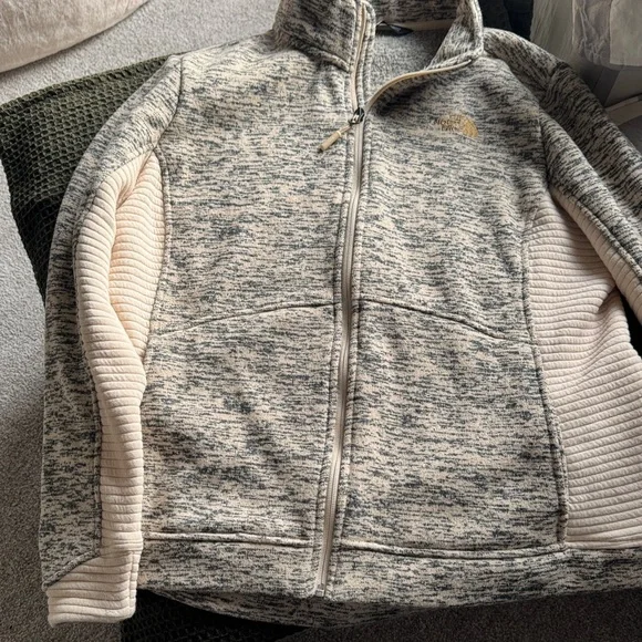The North Face Black and Cream Fleece Jacket - Picture 5 of 9